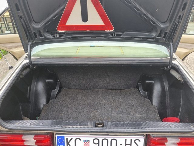 MERCEDES 190 2.5 D