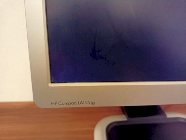 HP COMPAQ LA1951G