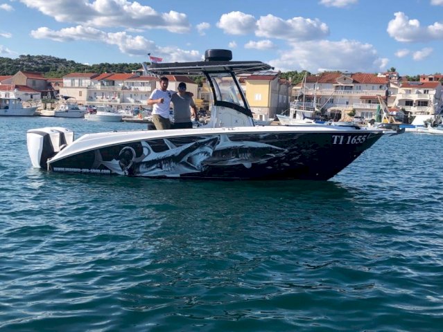 BOSTON WHEALER OUTRAGE 240 // FULL OPREMA //