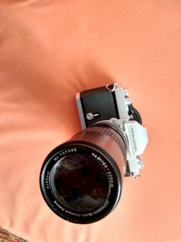 NIKON NIKKORMAT FT2 s objektivom 80-200 mm