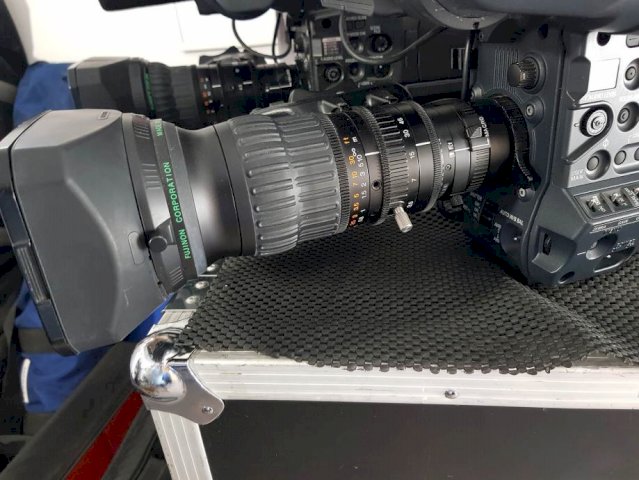 3 KAMERE PANASONIC HPX 371 sa stativima