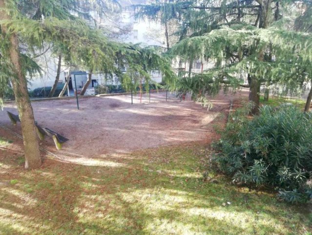 PODMURVICE, 68.00 m2