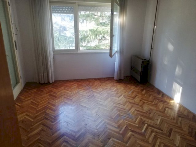 PODMURVICE, 68.00 m2