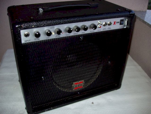 GITARSKO POJAĆALO 
