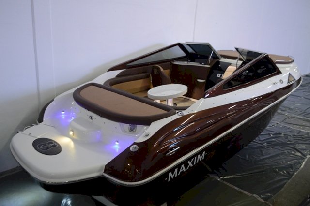 MAXIM BOATS 770