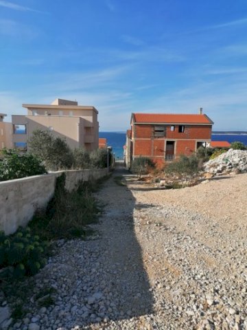 800m2, 3 red od mora mandre