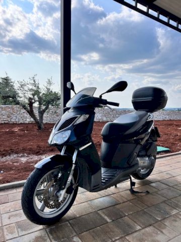 Aprilia Sportcity 200 198 cm3, 2005 god.