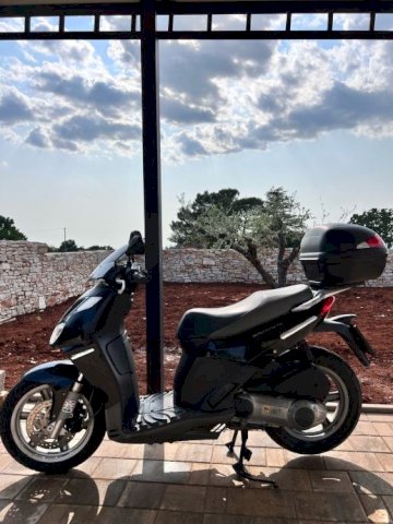 Aprilia Sportcity 200 198 cm3, 2005 god.