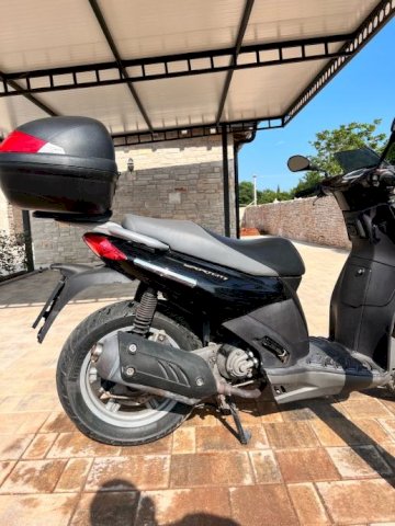 Aprilia Sportcity 200 198 cm3, 2005 god.