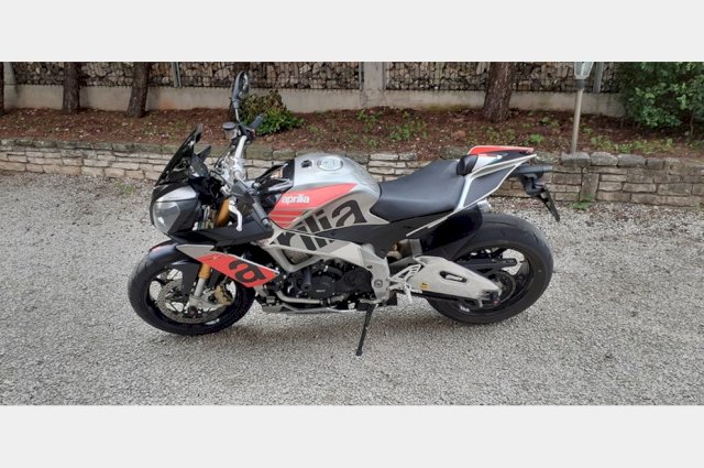 Aprilia Tuono V4R