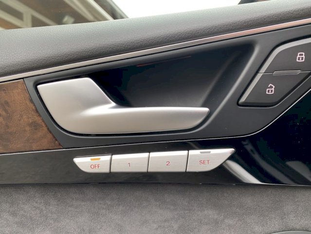 Audi A8 3.0TDI**ACC**360KAMERA**ŠIBER**BOSE**