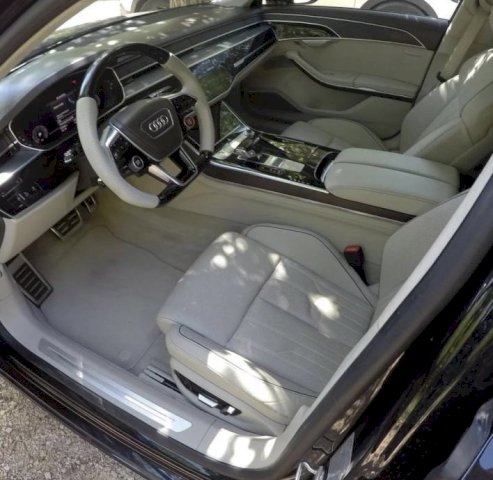 Audi A8L EXCLUSIVE
