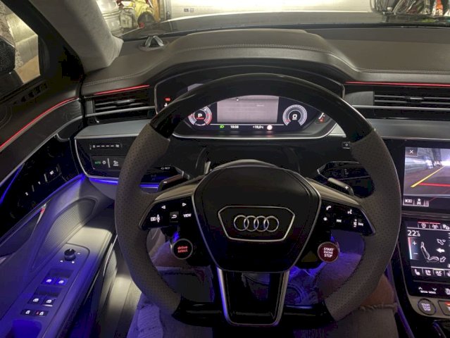 Audi A8L EXCLUSIVE