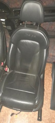 Audi rsq3 kožna unutrašnjost sa oplatama