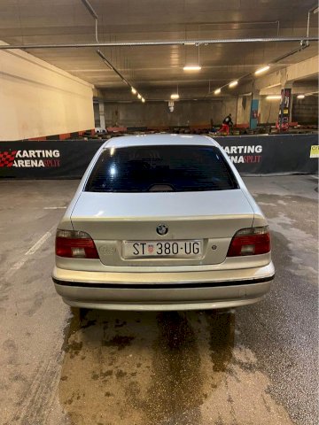 BMW 525