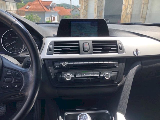 BMW SERIJA 3 u super stanju, reg 1 GOD.