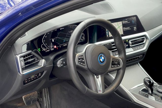 BMW serija 3 330e M paket 292ks nov