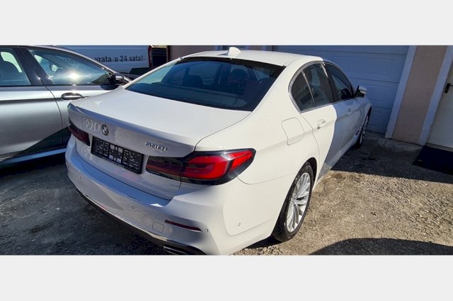 BMW serija 5 530ie mhv Lci novi model