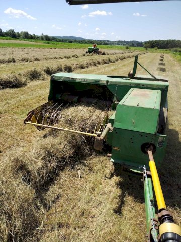 Balirka John Deere 336A