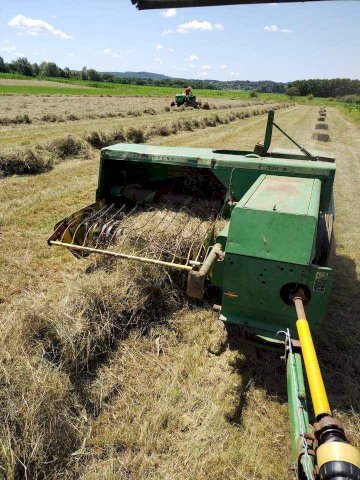 Balirka John Deere 336A