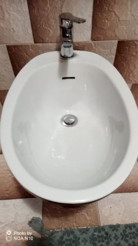 Bide, ispravan, s pipom, smeđi