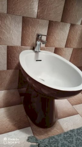 Bide, ispravan, s pipom, smeđi