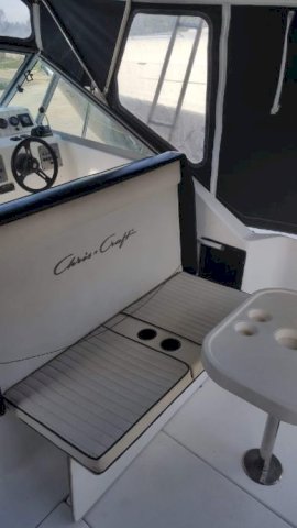 Chris-Craft gliser s Volvo Pentom KAD 44 260 KS