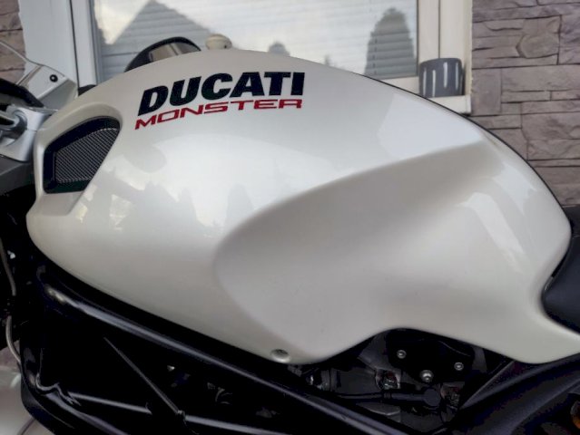 Ducati Monster 696 696 cm3, 2009 god.