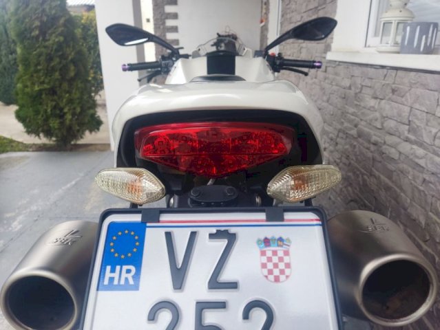 Ducati Monster 696 696 cm3, 2009 god.