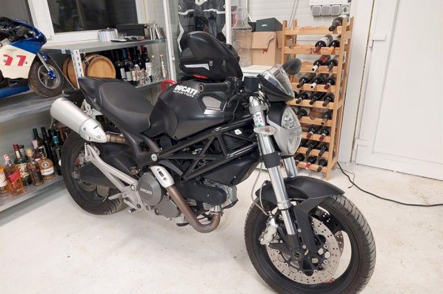 Ducati Monster 696