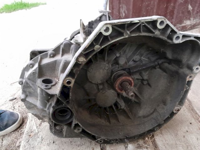 Getriba za reno 2.5dci trafik 2003g