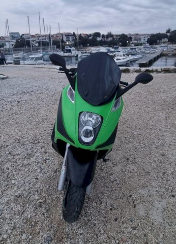 Gilera GP800 839 cm3, 2008 god.