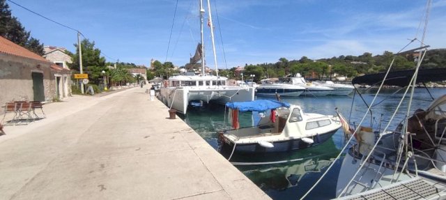 Gradac 5.80, sa dodatnom opremom, pomoćni motor