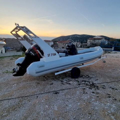 Gumenjak arimar sea pioneer 650*mercury 200 hp