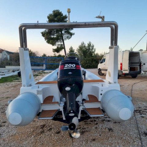 Gumenjak arimar sea pioneer 650*mercury 200 hp