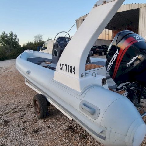 Gumenjak arimar sea pioneer 650*mercury 200 hp