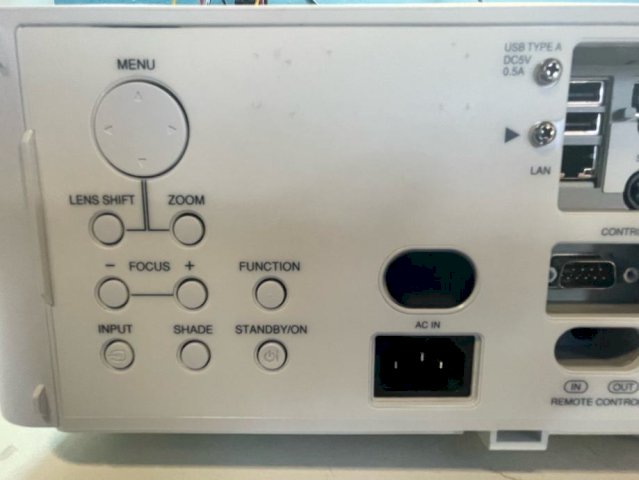 Hitachi projektor za velike prostorije