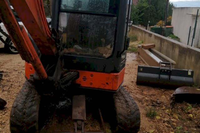 Hitachi zaxis27U-2 i pikamer atlas copco