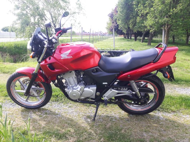 Honda cb 500 2000g.