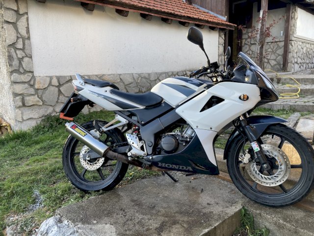 Honda cbr125r