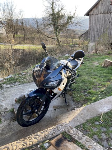 Honda cbr125r