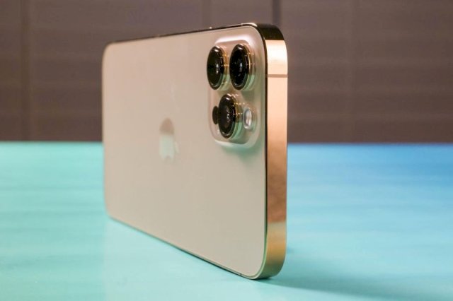 IPHONE 12 PRO MAX 256GB ZLATNI OČUVANO