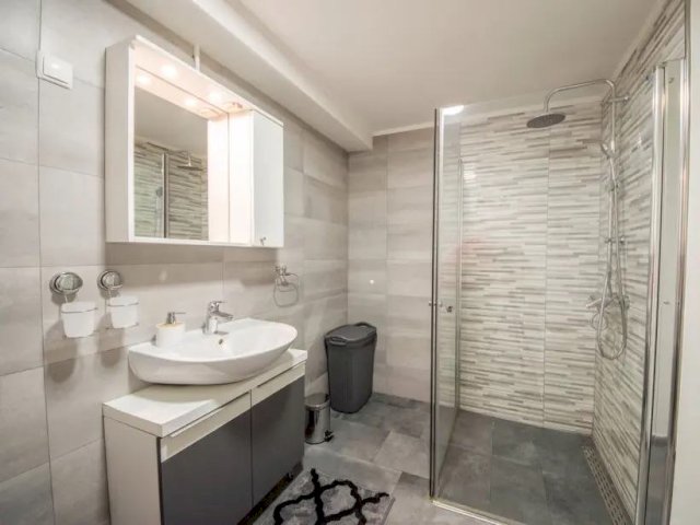 Kastav okolica, kuća 200 m2 s 2 novo uređena st