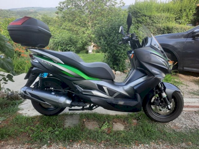 Kawasaki J 300 300 cm3, 2017 god.