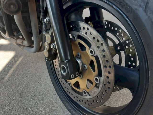 Kawasaki ZRX 1200s, 2003 god.