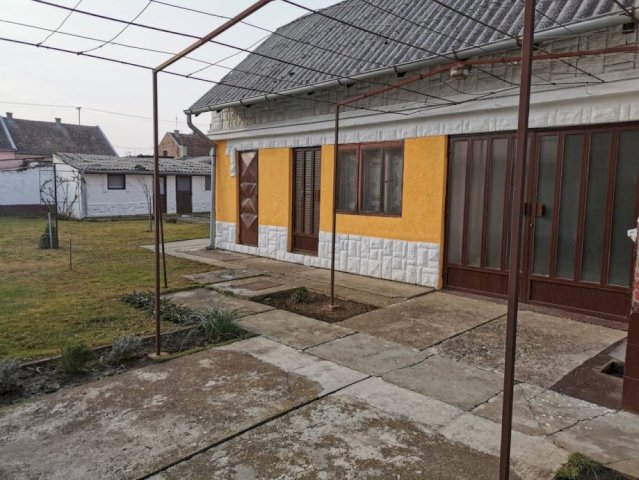 Kuća: Tenja, prizemnica, 80.00 m2