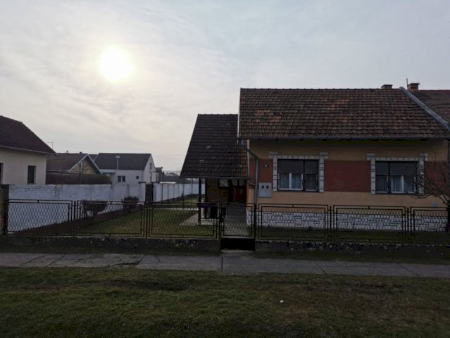 Kuća: Tenja, prizemnica, 80.00 m2
