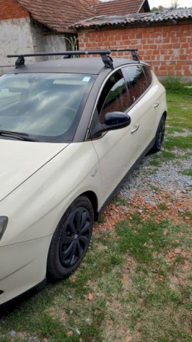 Lancia Delta 2,0, moguće razne kombinacije.