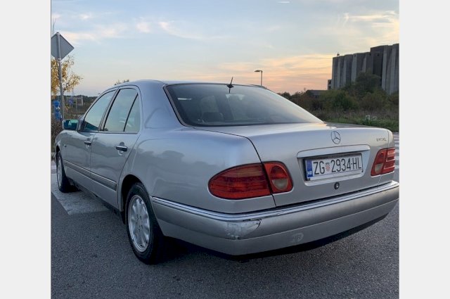 MERCEDES BENZ E 300d AUTOMATIC,REGISTRIRAN,VELIKI