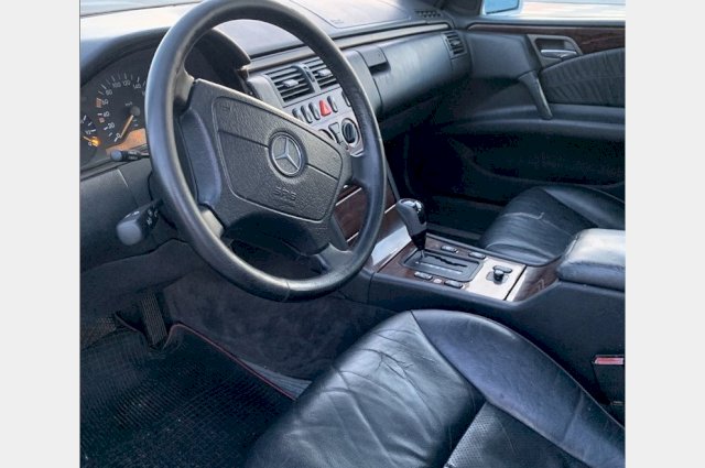 MERCEDES BENZ E 300d AUTOMATIC,REGISTRIRAN,VELIKI